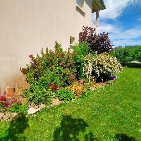 Acaba D'Entrar Bed & Breakfast Le Caylar Bagian luar foto